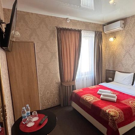 Hotel Шляпа Dnipro Esterno foto