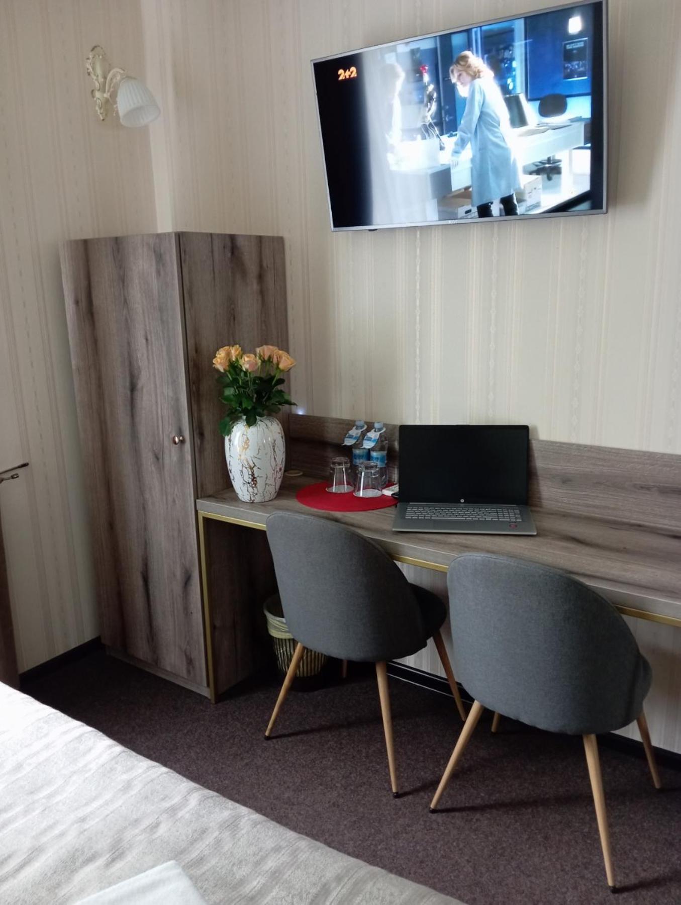 Hotel Шляпа Dnipro Esterno foto